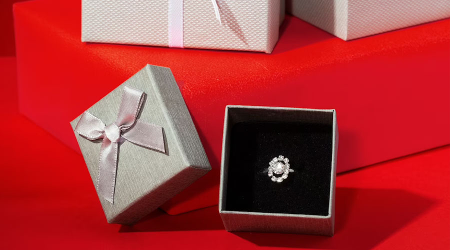 Enduring Christmas Jewelry Gifts for Dedicated Ones