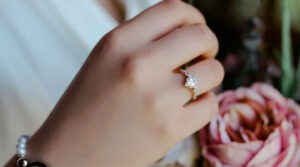 Enhance your beauty with diamond engagement rings