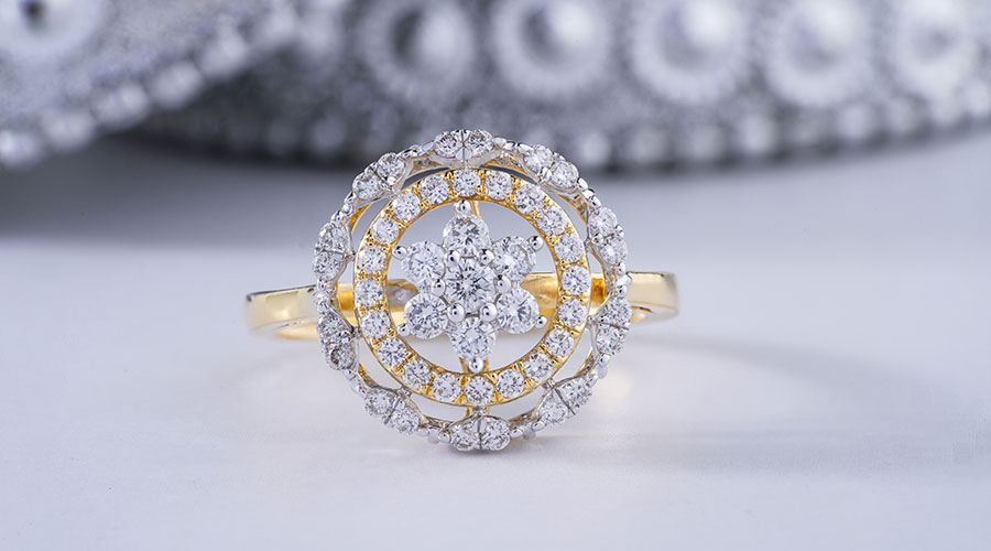 Adore Your Beloved With Mesmerizing Halo Diamond Engagement Rings
