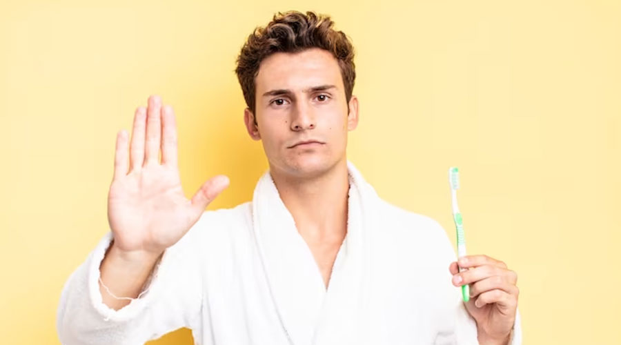 6 Toothbrush Mistakes That We Should Fix