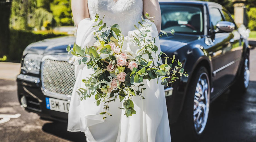 Enjoy Your Big Day With Wedding Chauffeur Services