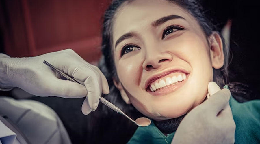Experience Life-Changing Smile With The Best Dental Veneers Treatment