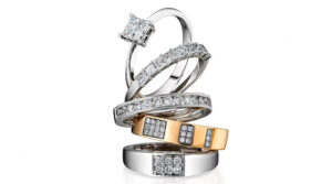 Choose Your Favorite Among Gold And Platinum For Engagement Ring